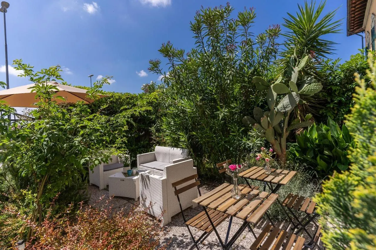 Aweshomeitaly - Villa Tower Pisa Guest house