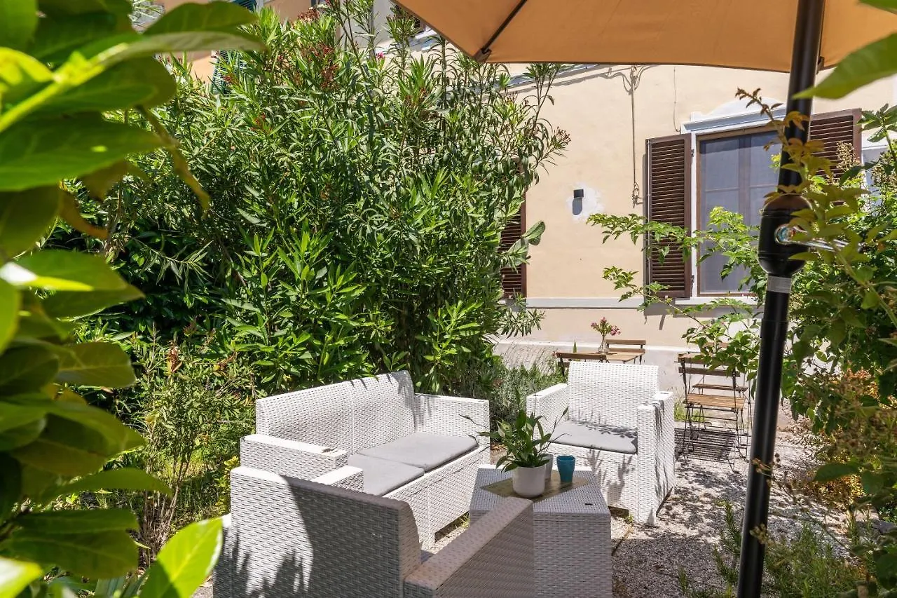 Guest house Aweshomeitaly - Villa Tower Pisa